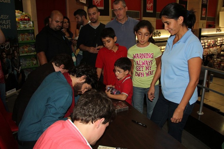 NASEEJ Album Signing